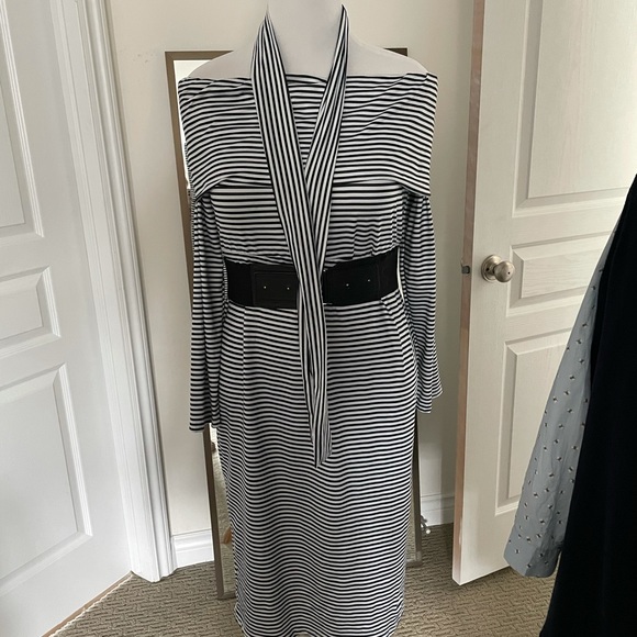 Black/white striped mid length dress, new - Picture 1 of 4